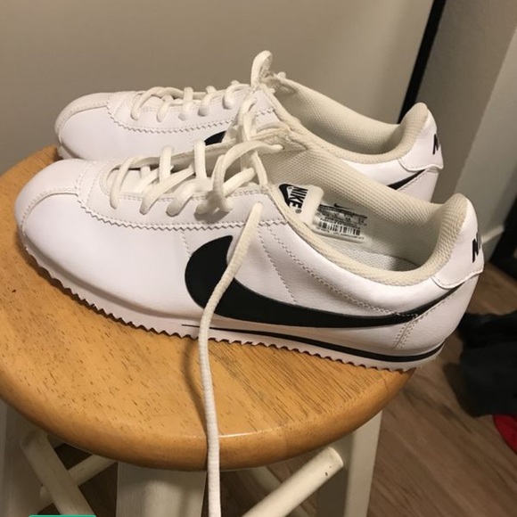 Nike Cortez - Picture 1 of 6